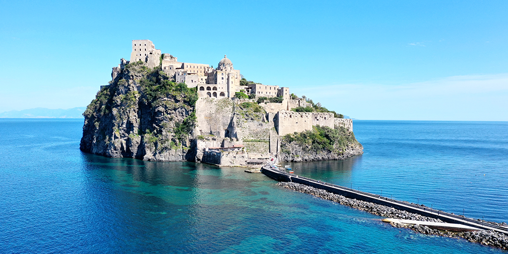 Isola di Ischia: Una Perla nel Golfo di Napoli
