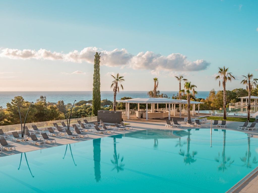 piscina a sfioro 3 costaverde cefalu