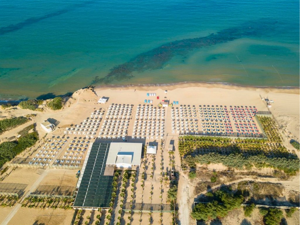 spiaggia privata athena resort kamarina ragusa