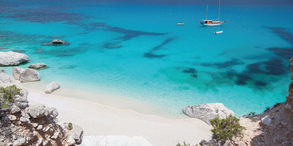 Sardegna: Tra Strutture Accoglienti e Mare Cristallino