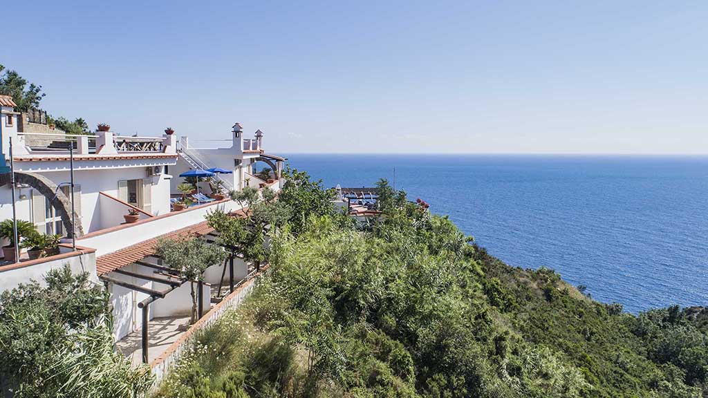 vista esterna resort punto azzurro