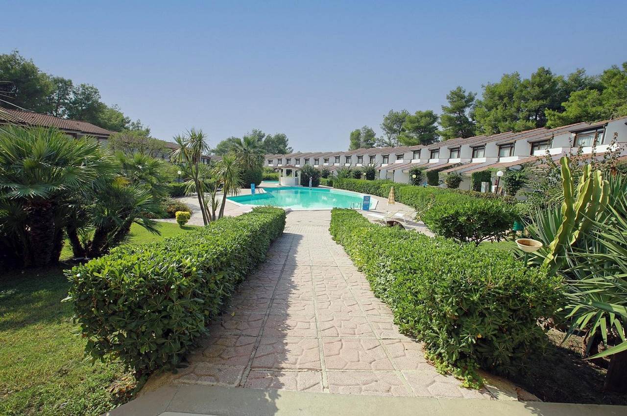 esterni 1 porto kaleo resort crotone