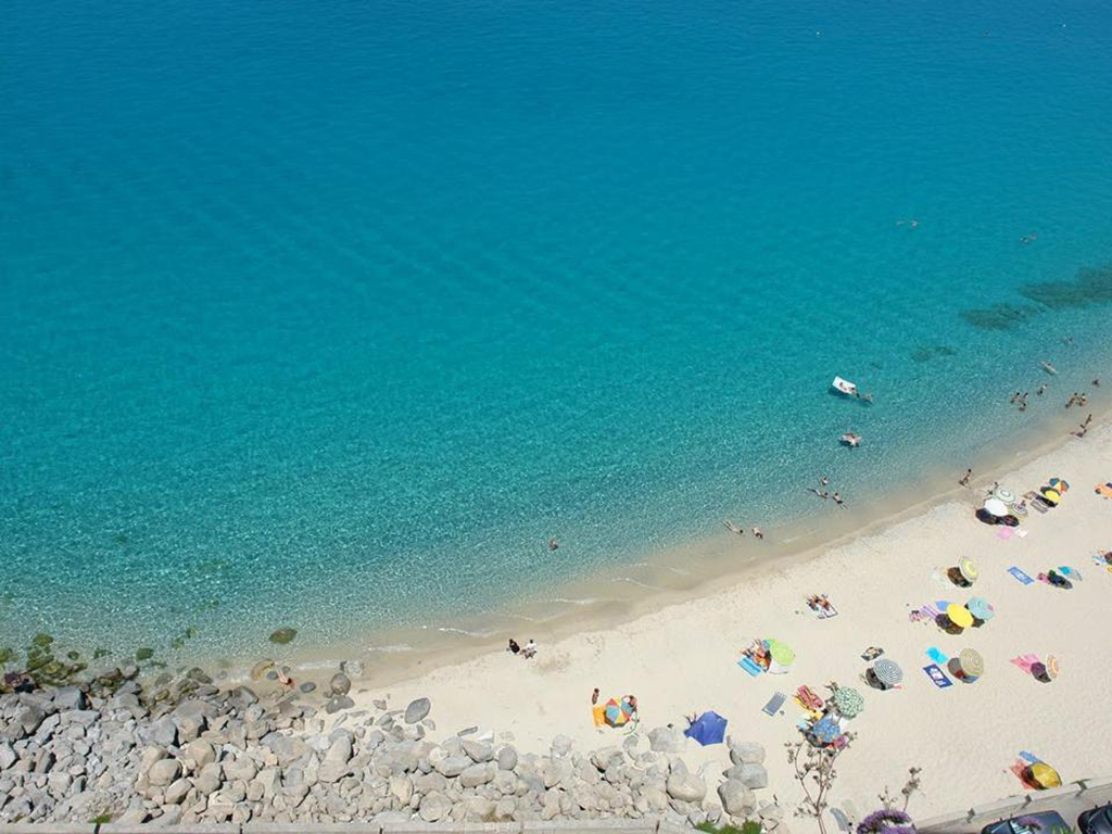 spiaggia mare villaggio hotel club la pace