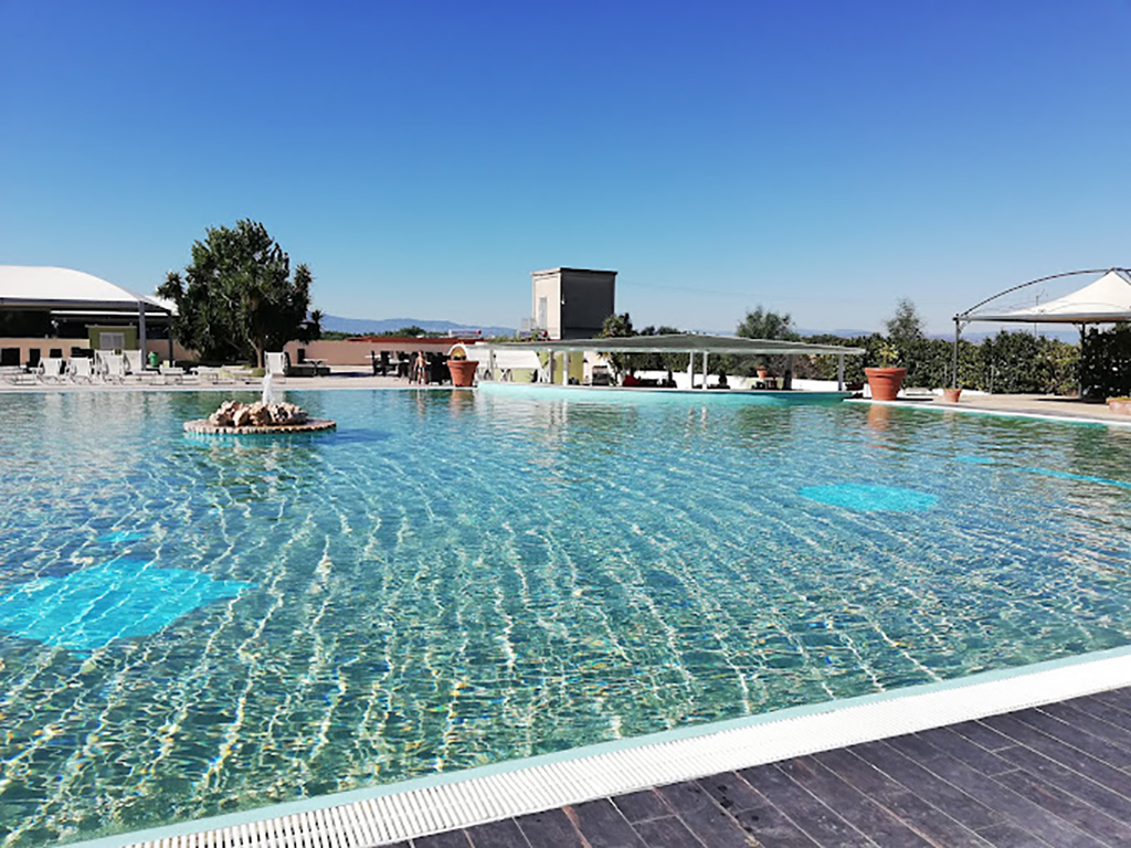 piscina 4 club nature village